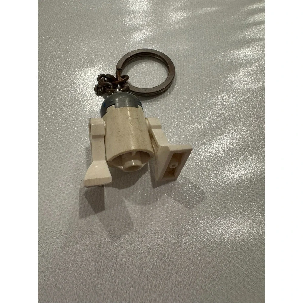 Lego Star Wars R2D2 Minifigure Keychain - Picture 3 of 8